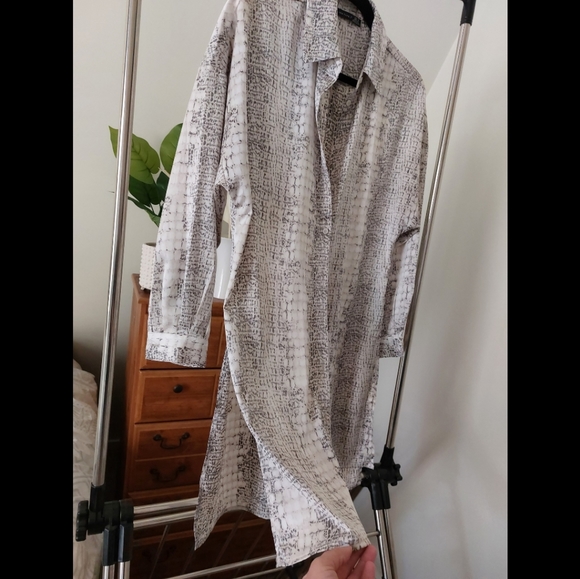 Black Tape Cream Snake Print Tunic Blouse Size M - Picture 5 of 8